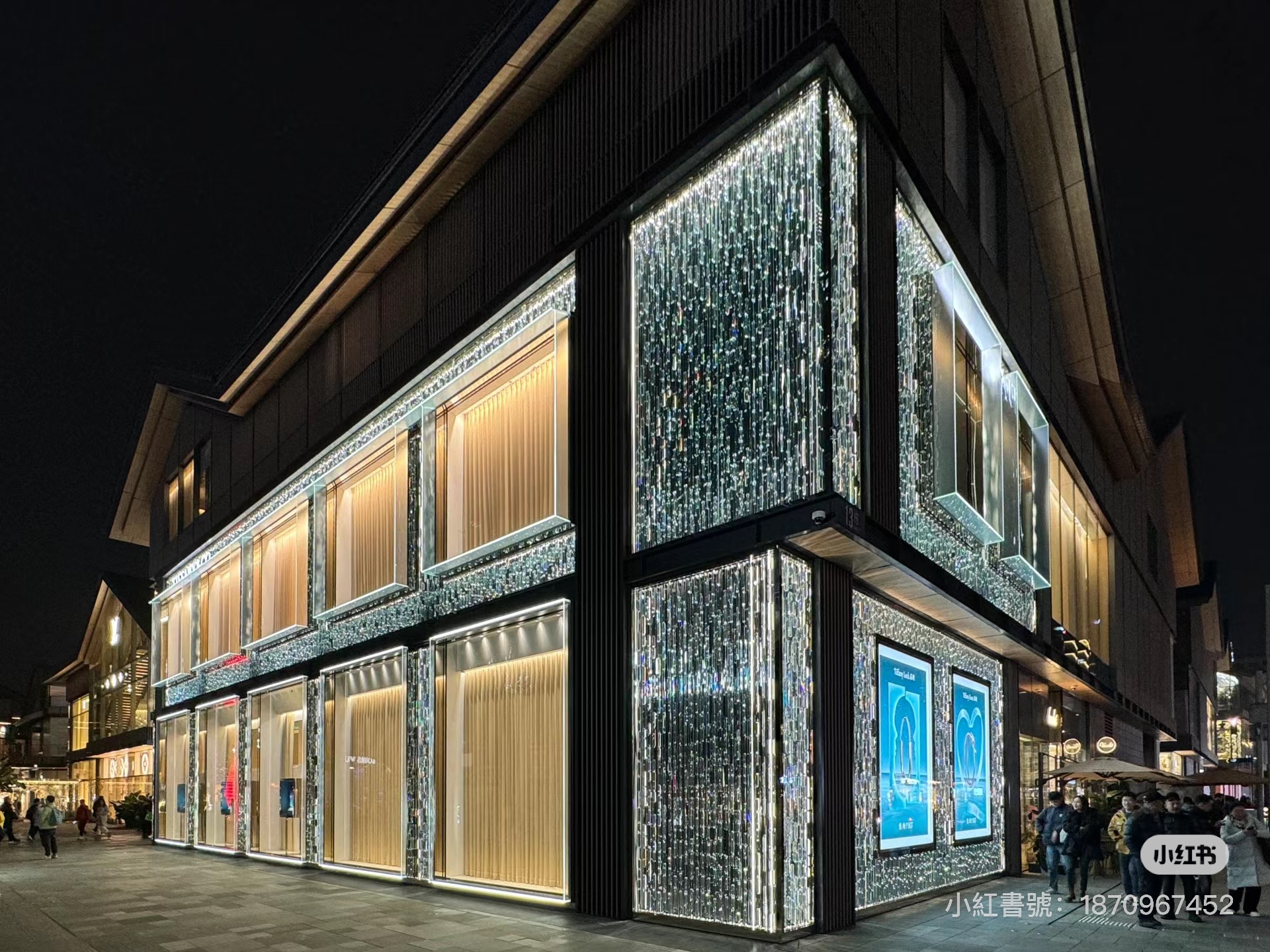 واجهات متاجر التجزئة الفاخرة